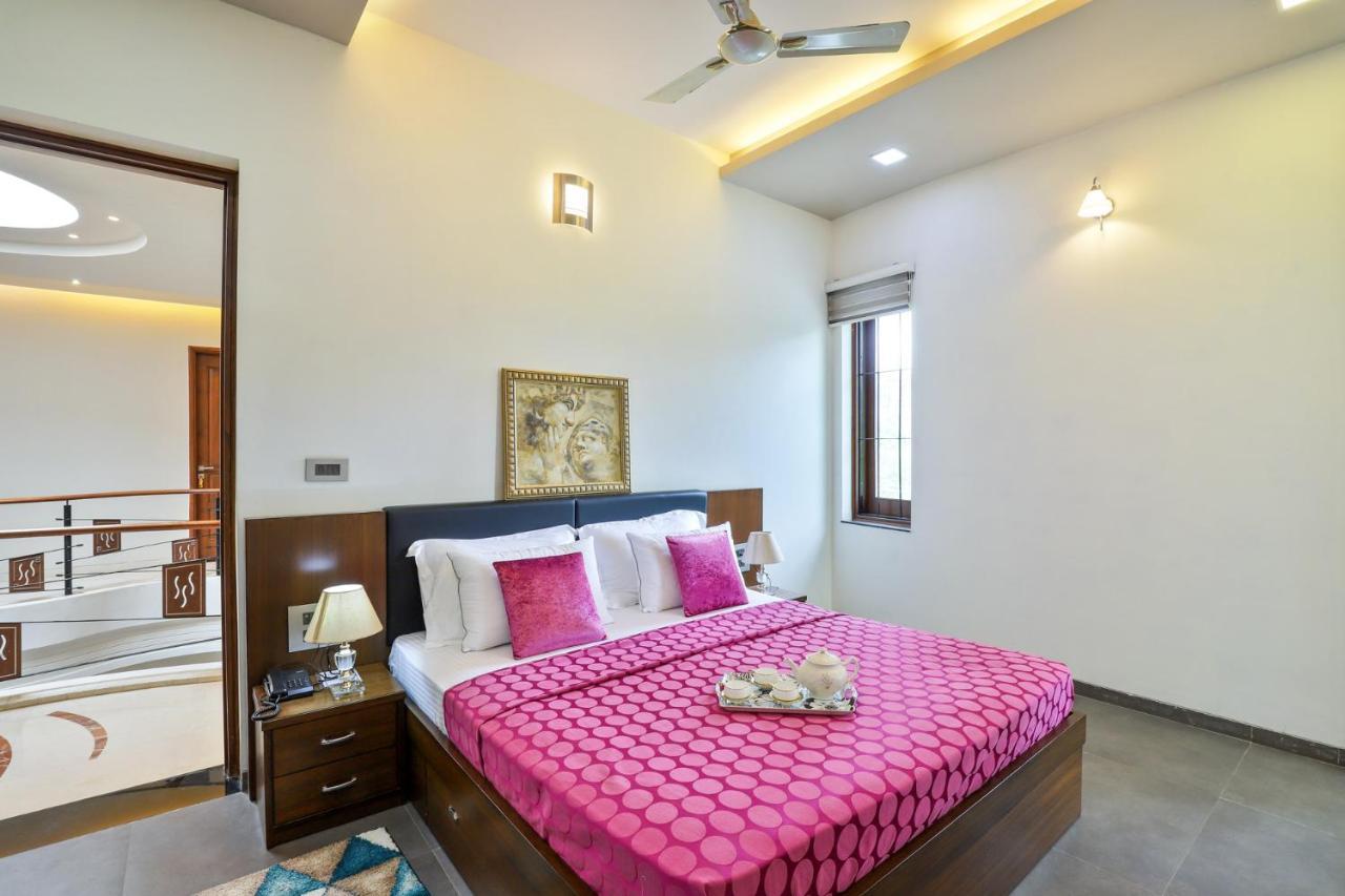 Stayvista'S Prakriti Farms With Outdoor Pool, Complimentary Breakfast And Hi-Tea Udaipur Exterior foto